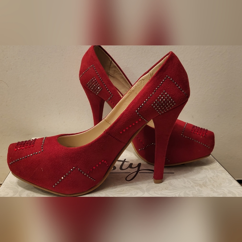 High heels - Picture 2 of 3